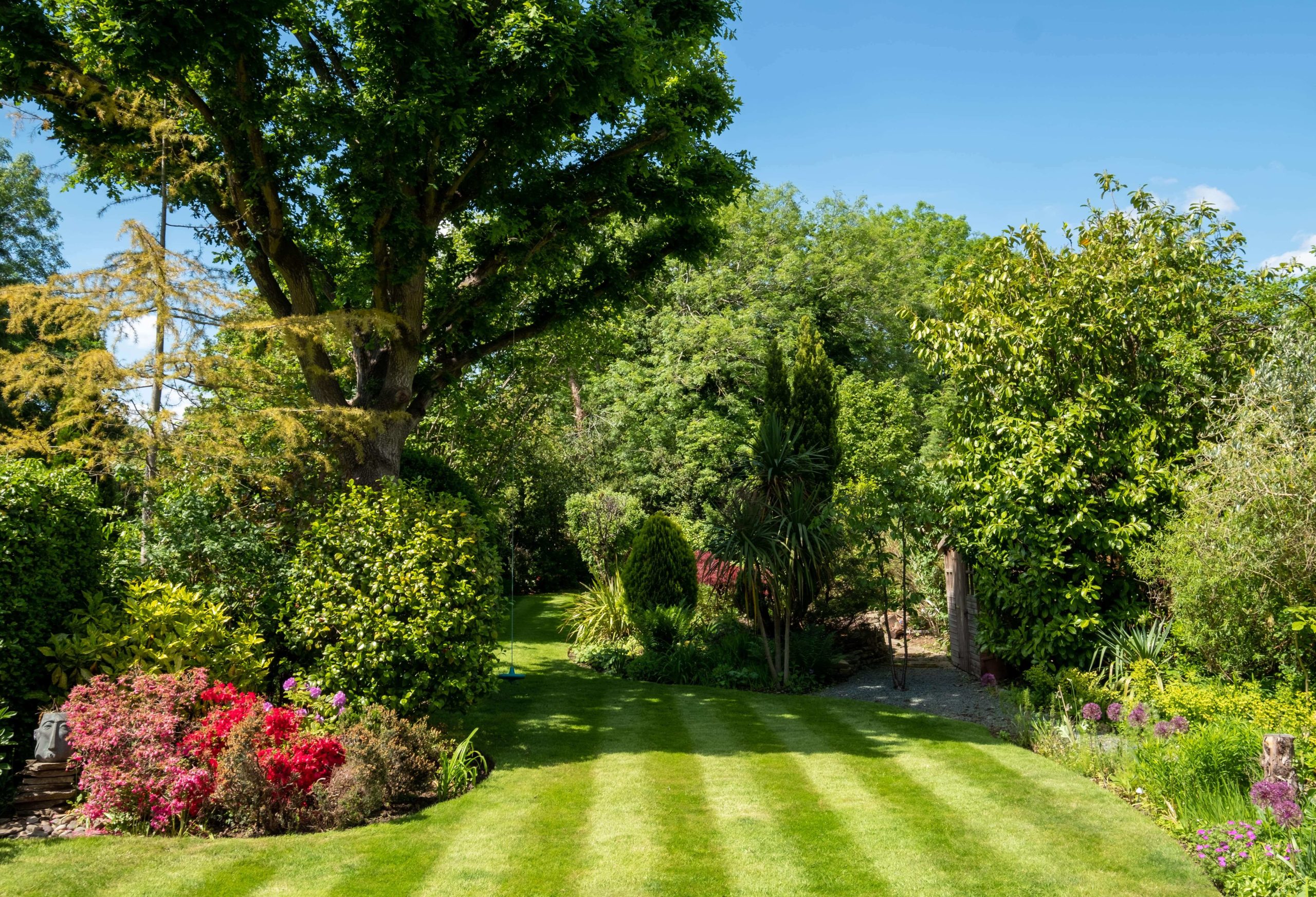 Garden Gardeners Weybridge KT13